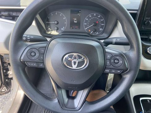 Used 2025 Toyota Corolla LE FWD image 32