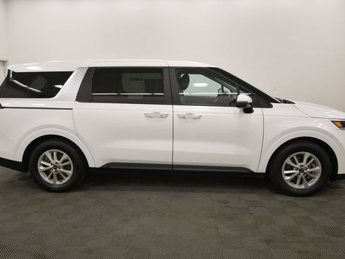 Certified 2024 Kia Carnival LX image 9