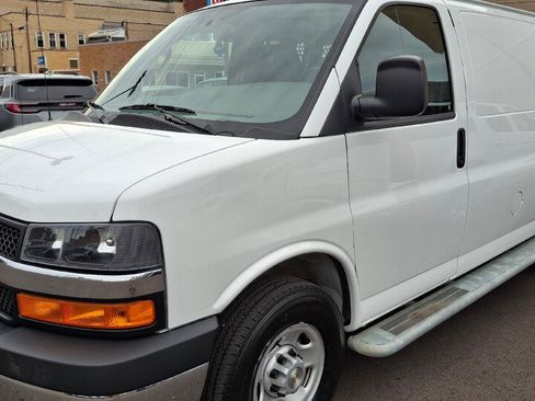 Used 2025 Chevrolet Express 2500 w/ Driver Convenience Package RWD image 3