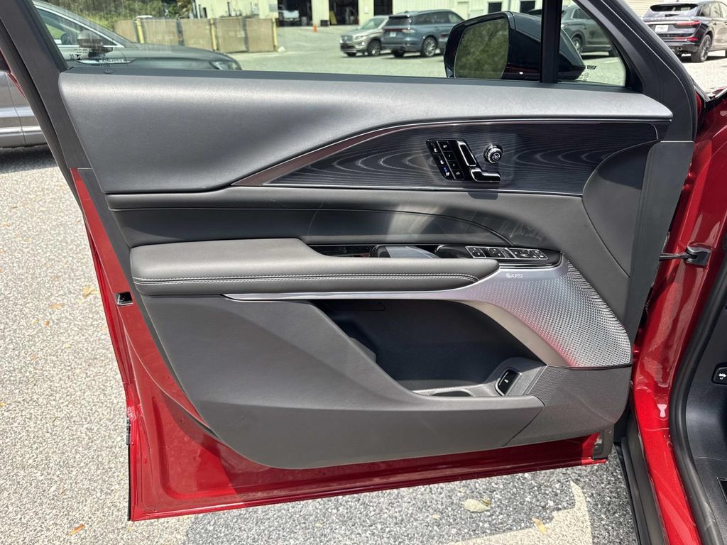 New 2026 Cadillac Lyriq Signature Luxury w/ LPO, Floor Liner Package RWD image 18