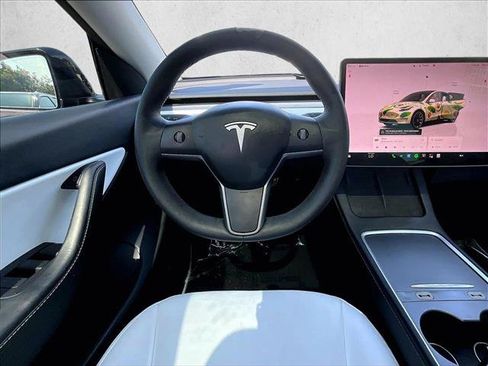 Used 2022 Tesla Model Y Long Range AWD/4WD image 7