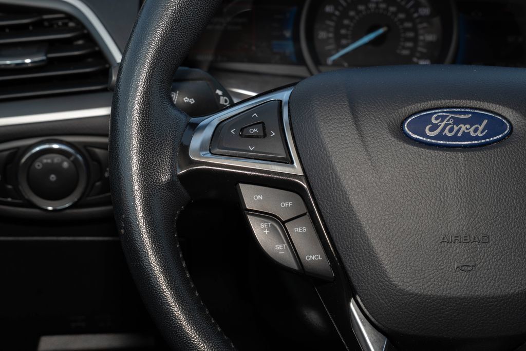 Used 2024 Ford Edge SEL AWD/4WD image 25