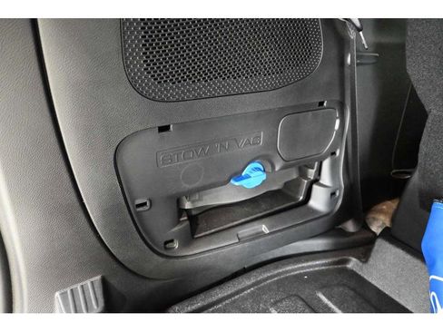 Used 2024 Chrysler Pacifica Touring-L w/ Uconnect Theater Family Group image 25