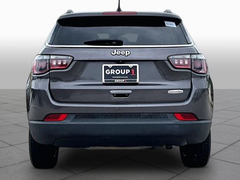 Used 2022 Jeep Compass Latitude FWD image 5