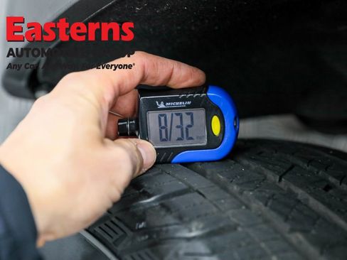 Used 2022 GMC Acadia SLE image 32