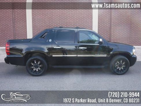 Used 2013 Chevrolet Avalanche LTZ image 18