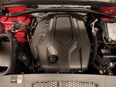 Certified 2025 Porsche Macan image 27