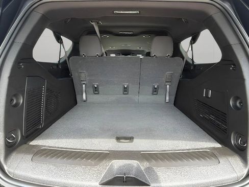 Certified 2025 Chevrolet Suburban LS RWD image 30