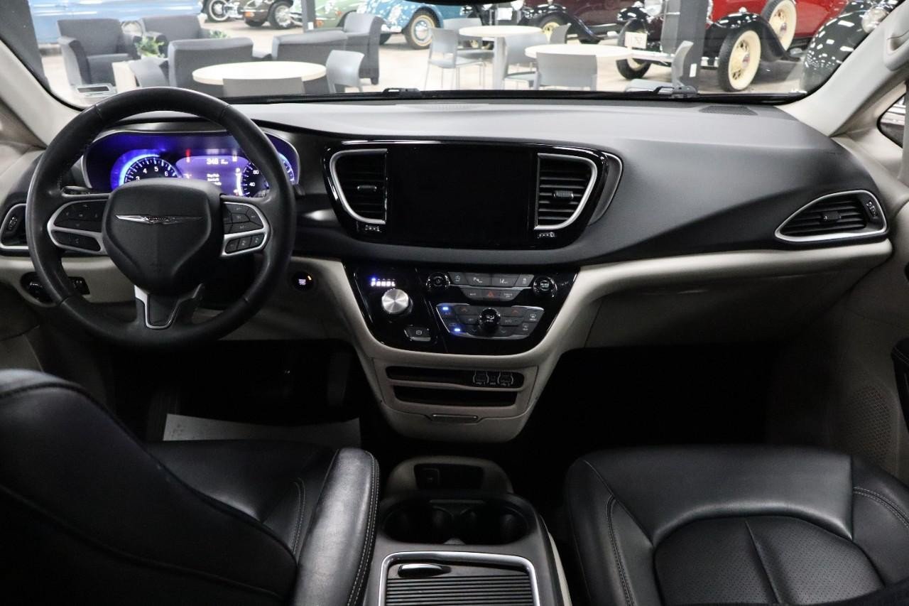 Used 2023 Chrysler Pacifica Touring-L FWD image 21