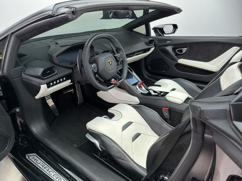 Used 2021 Lamborghini Huracan EVO RWD image 19