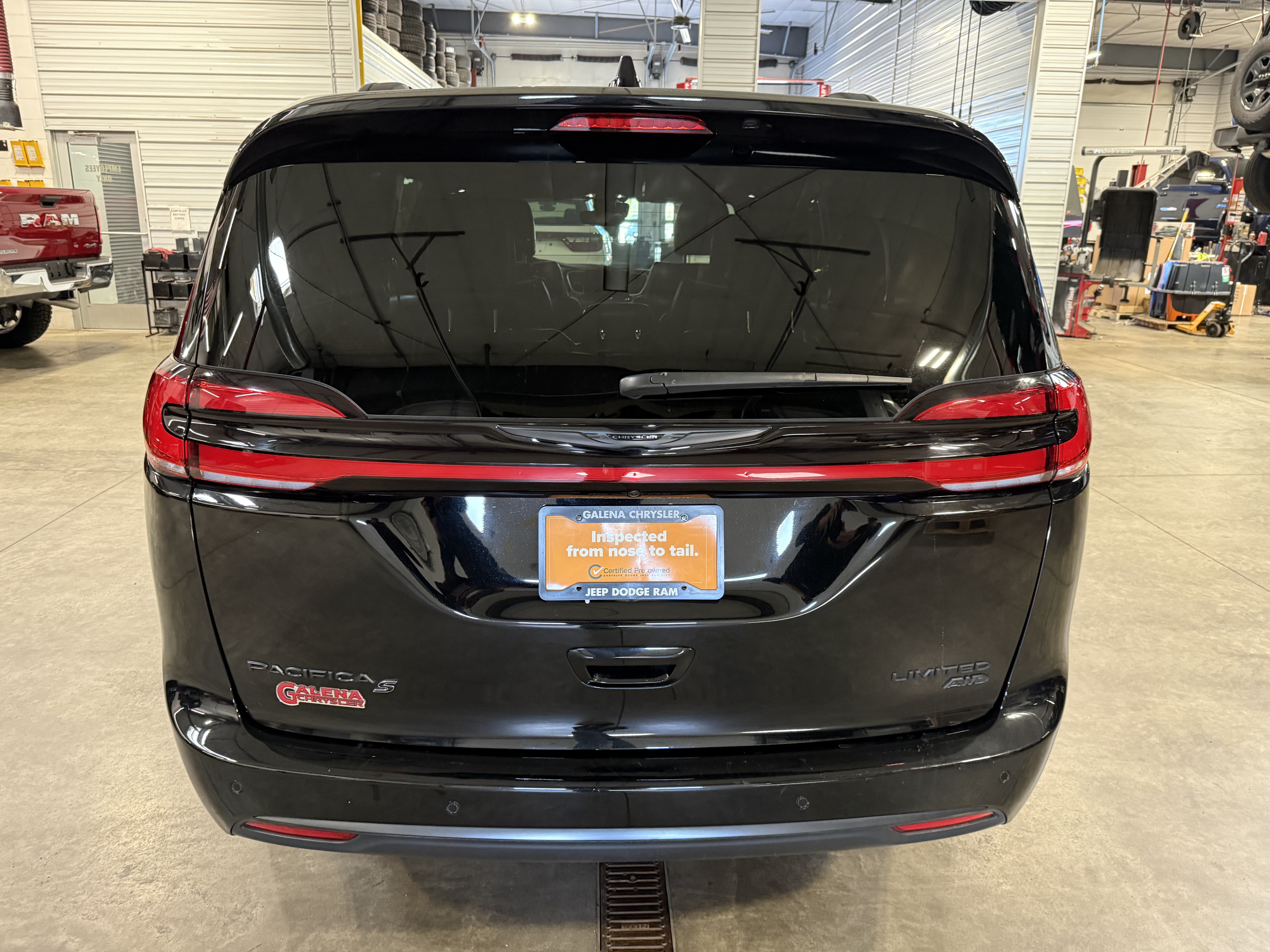 Certified 2025 Chrysler Pacifica Limited AWD/4WD image 21