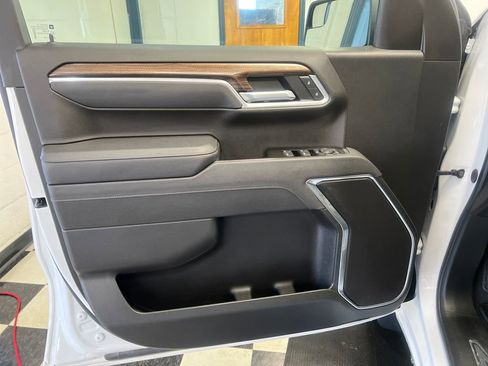 Used 2025 Chevrolet Silverado 1500 LT image 36