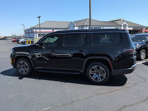 Used 2022 Jeep Wagoneer Series III AWD/4WD image 4