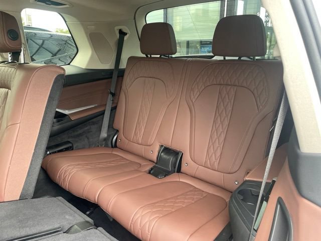 Used 2025 BMW X7 xDrive40i AWD/4WD image 16