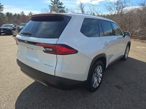 Used 2024 Toyota Grand Highlander Platinum image 5