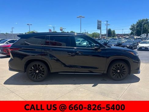 Used 2025 Toyota Highlander XSE AWD/4WD image 4