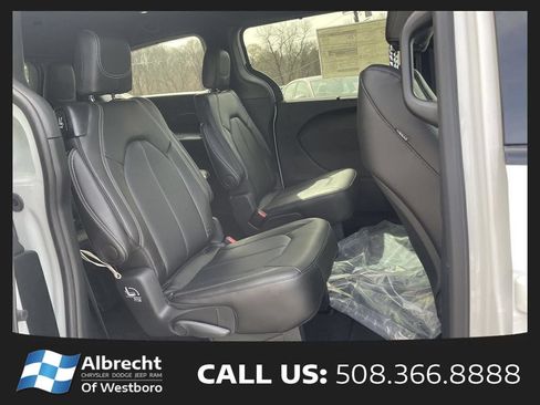 New 2026 Chrysler Pacifica Select w/ S Appearance Package AWD/4WD image 15