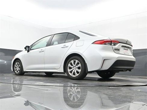 Used 2025 Toyota Corolla LE image 10