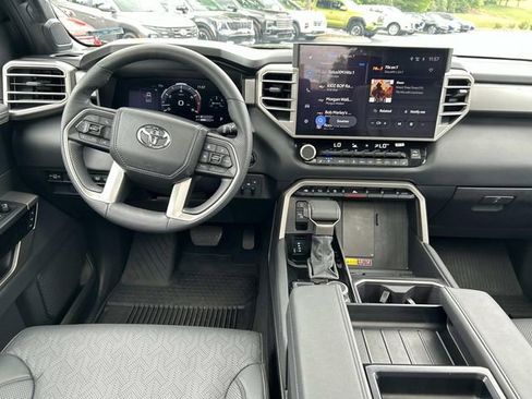 Used 2025 Toyota Tundra Limited AWD/4WD image 15