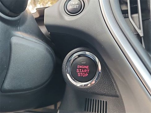 Used 2024 Subaru Crosstrek 2.0i Premium image 28