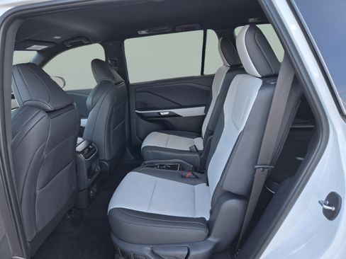 New 2026 Lexus TX 500h AWD image 24