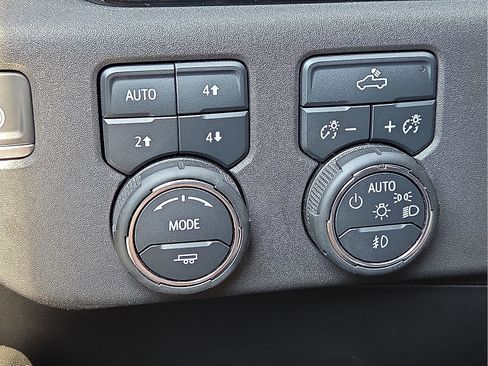 Used 2024 Chevrolet Silverado 1500 LT Trail Boss w/ Convenience Package II image 22