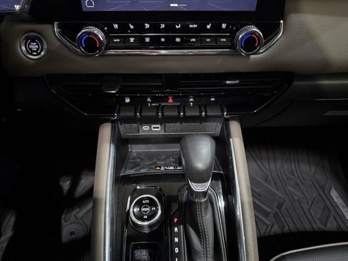 Used 2023 GMC Canyon Denali w/ Denali Black Edition image 21