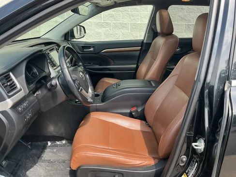 Used 2019 Toyota Highlander Limited Platinum AWD/4WD image 11