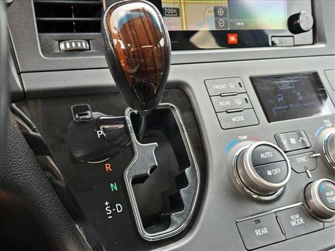 Used 2015 Toyota Sienna Limited image 15