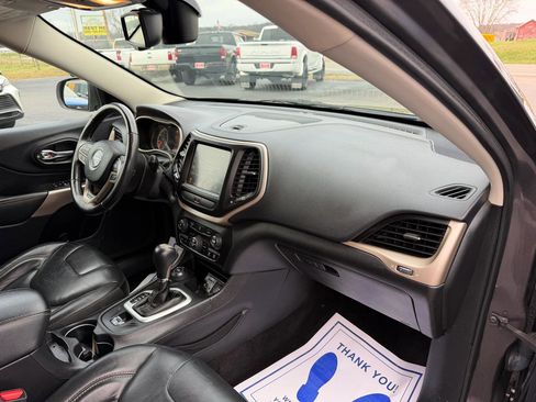 Used 2017 Jeep Cherokee Limited image 20