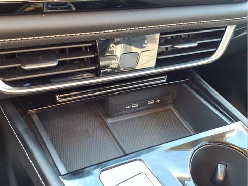 Used 2024 Volkswagen Atlas SE image 26