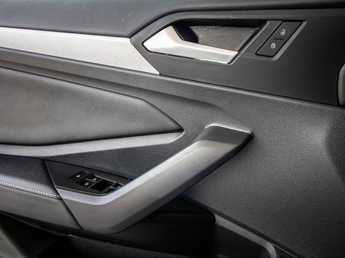 Used 2024 Volkswagen Jetta SE w/ Panoramic Sunroof Package FWD image 23