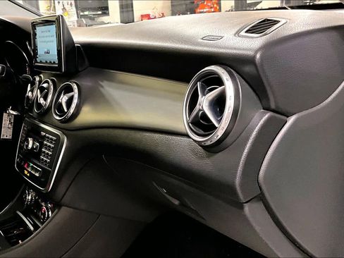 Used 2015 Mercedes-Benz GLA 250 image 17