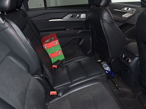 Certified 2025 Ford Explorer ST image 30