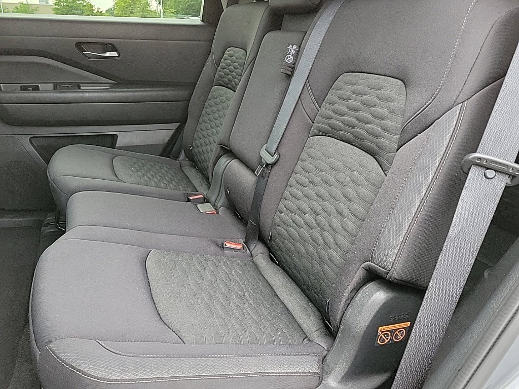 Used 2022 Nissan Pathfinder SV AWD/4WD image 13