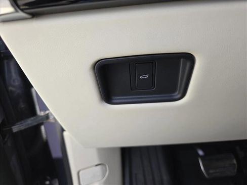 New 2025 Land Rover Range Rover Long Wheelbase SE image 27