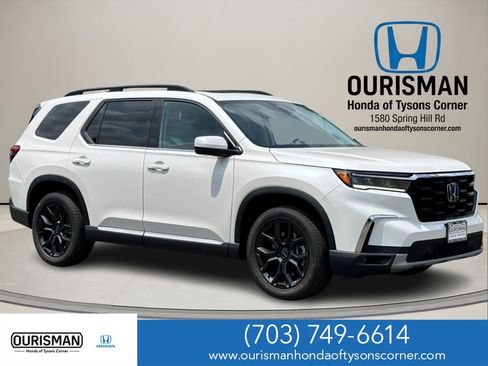 New 2025 Honda Pilot Touring image 1