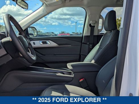 New 2025 Ford Explorer Active w/ Active Comfort Package image 23