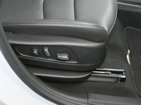 Used 2025 Cadillac XT6 Premium Luxury image 35