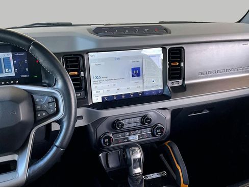 Used 2023 Ford Bronco Badlands w/ Sasquatch Package AWD/4WD image 7