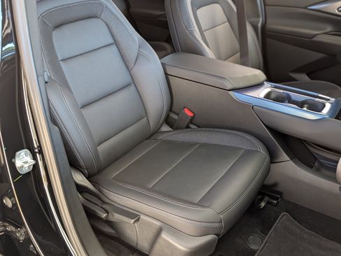 Used 2025 Chevrolet Equinox EV LT w/ Convenience Package image 21