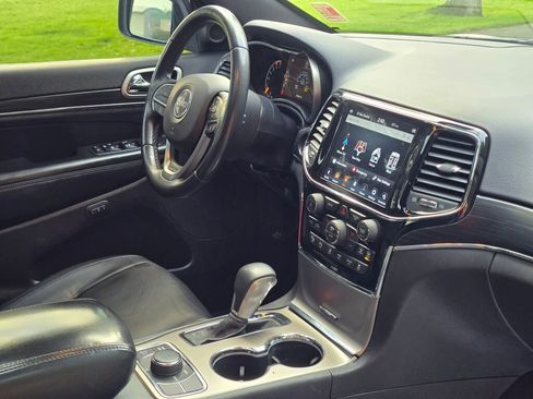 Used 2019 Jeep Grand Cherokee Limited image 16