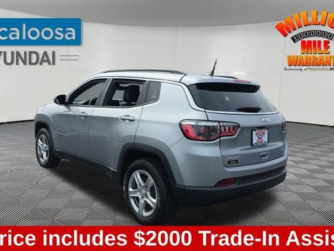 Used 2024 Jeep Compass Latitude AWD/4WD image 5