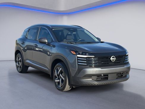 Used 2025 Nissan Kicks SV w/ SV Premium Package image 6