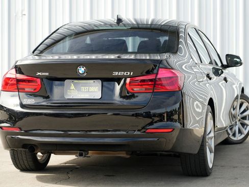 Used 2017 BMW 320i xDrive Sedan image 4