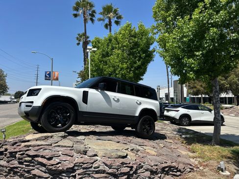 Certified 2024 Land Rover Defender 110 S AWD/4WD image 5