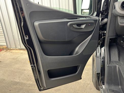 Used 2024 Mercedes-Benz Sprinter 2500 image 39