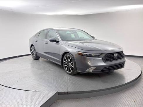 Used 2023 Honda Accord Touring image 11