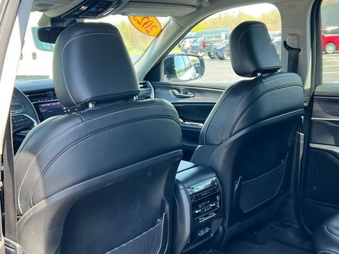 Used 2023 Jeep Grand Cherokee L Limited w/ Black Appearance Package AWD/4WD image 39