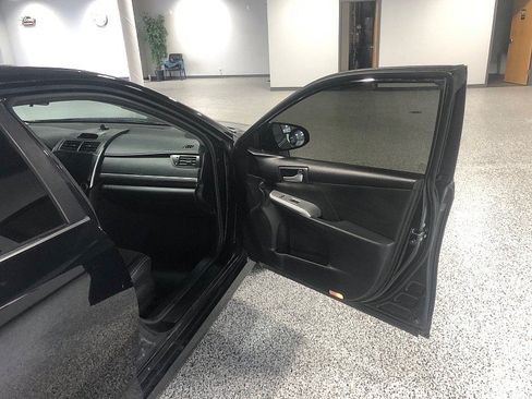 Used 2014 Toyota Camry SE FWD image 20